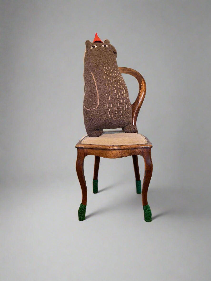 Bear stuffed animal designed by Donna Wilson, inspired by Jon Klassen, featuring a cozy, minimalist style. Knitted with lambswool.