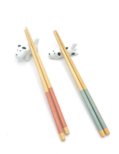 Adorable ceramic chopstick rests shaped like dogs, perfect for holding chopsticks at the table, stylish and cute.